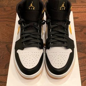 Womens Air Jordan 1 Mid Se